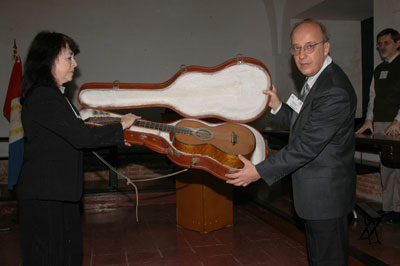 Presentación de la guitarra del Gral. José de San Martín.