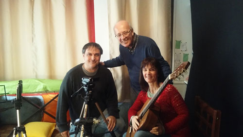 Una sesión de grabación de Tutoriales. Creador Pablo González Jazey, Sergio Moldavsky y profesora Virginia Pagola